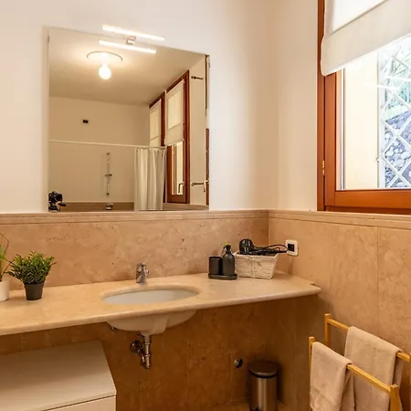 Al Castagneto Foresteria Lombarda Guest house
